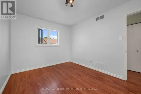 1824 Hennessy Crescent Ottawa ON K4A 3X8