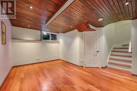1824 Hennessy Crescent Ottawa ON K4A 3X8