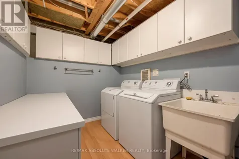 1824 Hennessy Crescent Ottawa ON K4A 3X8