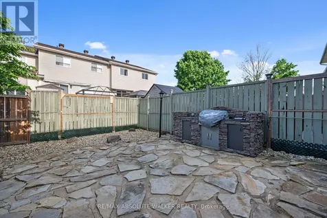 1824 Hennessy Crescent Ottawa ON K4A 3X8