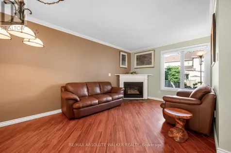 1824 Hennessy Crescent Ottawa ON K4A 3X8