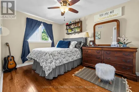 1826 Hennessy Crescent Ottawa ON K4A 3X8