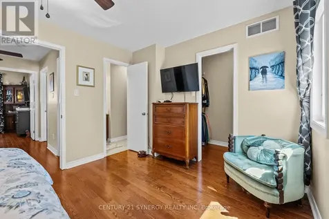 1826 Hennessy Crescent Ottawa ON K4A 3X8