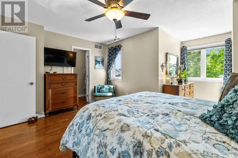 1826 Hennessy Crescent Ottawa ON K4A 3X8