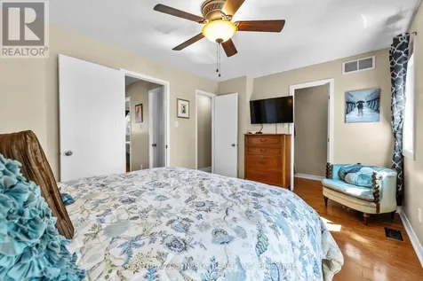 1826 Hennessy Crescent Ottawa ON K4A 3X8