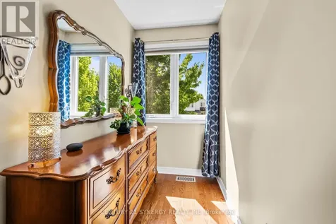 1826 Hennessy Crescent Ottawa ON K4A 3X8