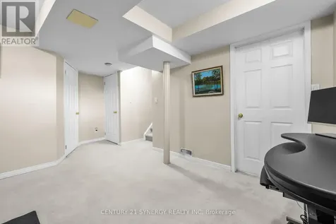 1826 Hennessy Crescent Ottawa ON K4A 3X8