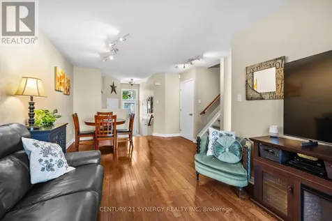 1826 Hennessy Crescent Ottawa ON K4A 3X8