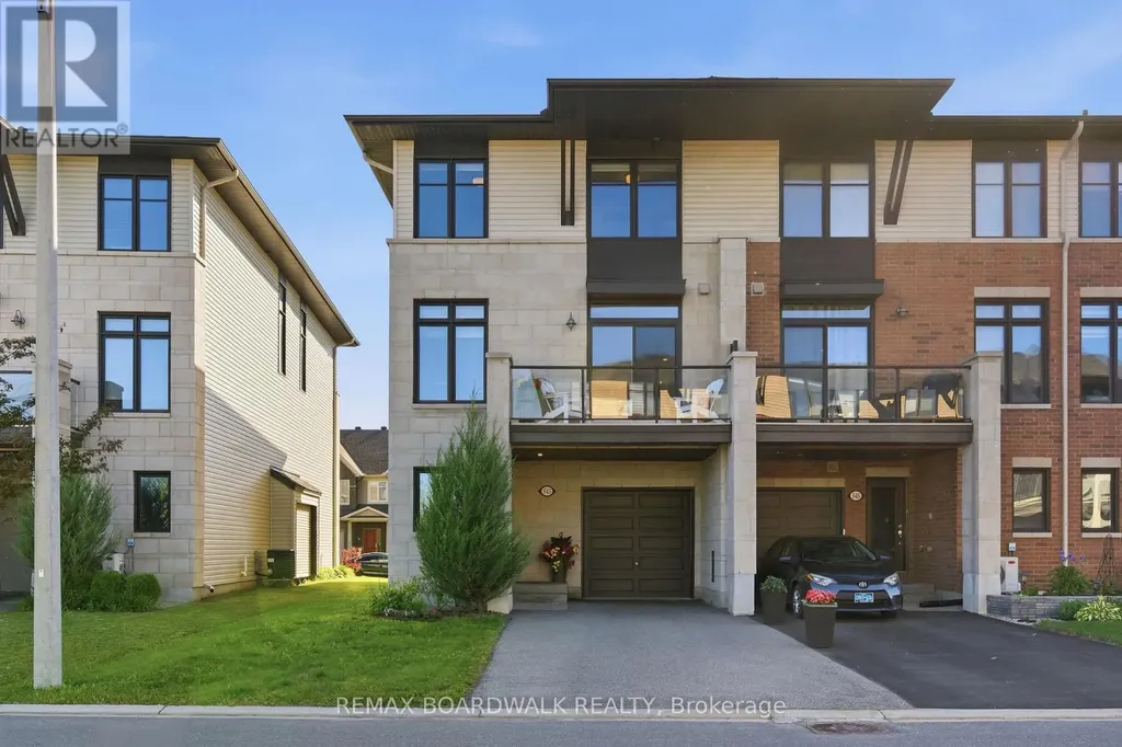 543 Labrador Crescent Ottawa ON K1T 0R4