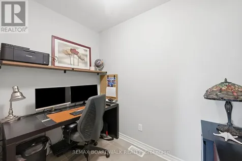 543 Labrador Crescent Ottawa ON K1T 0R4