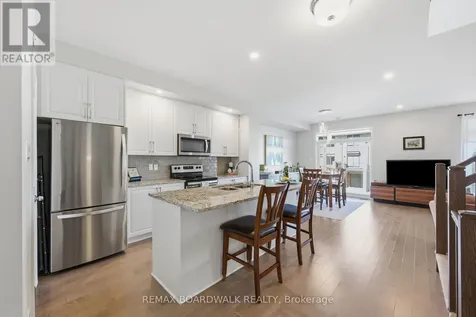 543 Labrador Crescent Ottawa ON K1T 0R4