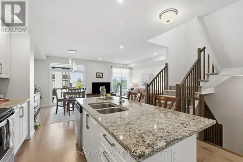 543 Labrador Crescent Ottawa ON K1T 0R4