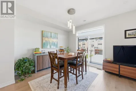 543 Labrador Crescent Ottawa ON K1T 0R4