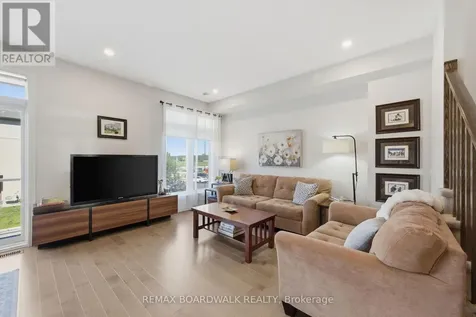 543 Labrador Crescent Ottawa ON K1T 0R4