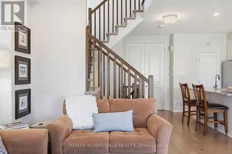 543 Labrador Crescent Ottawa ON K1T 0R4