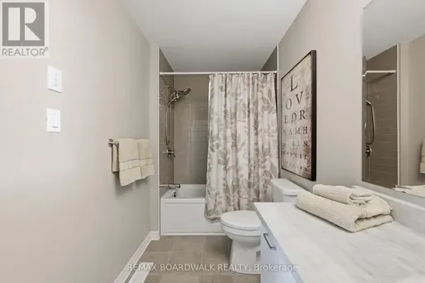 543 Labrador Crescent Ottawa ON K1T 0R4
