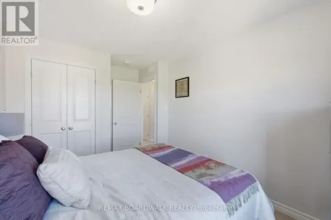 543 Labrador Crescent Ottawa ON K1T 0R4