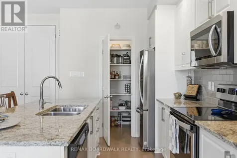 543 Labrador Crescent Ottawa ON K1T 0R4
