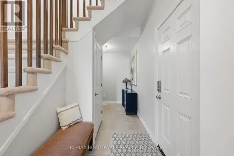 543 Labrador Crescent Ottawa ON K1T 0R4