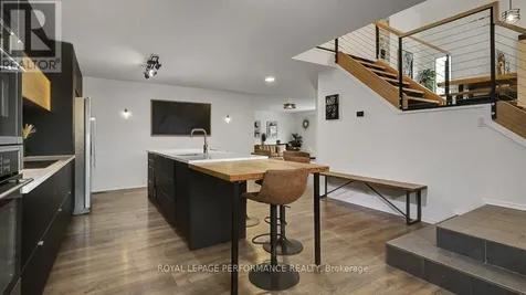 510 Foxview Place Ottawa ON K1K 4C4