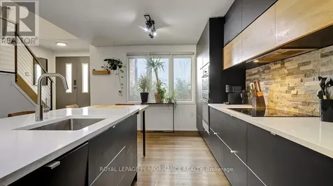 510 Foxview Place Ottawa ON K1K 4C4