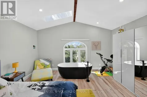 438 Byron Avenue Ottawa ON K1Z 6Z4