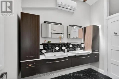 438 Byron Avenue Ottawa ON K1Z 6Z4