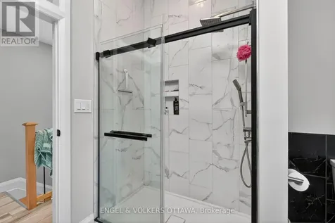 438 Byron Avenue Ottawa ON K1Z 6Z4