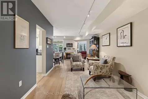 91 Robson Court Ottawa ON K2K 2W1