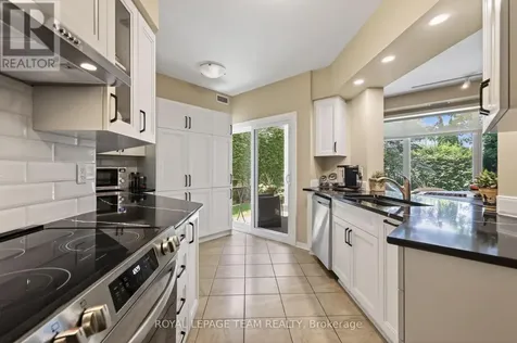 91 Robson Court Ottawa ON K2K 2W1