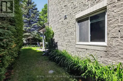 91 Robson Court Ottawa ON K2K 2W1
