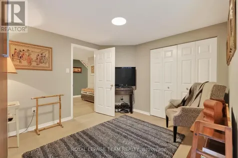 91 Robson Court Ottawa ON K2K 2W1