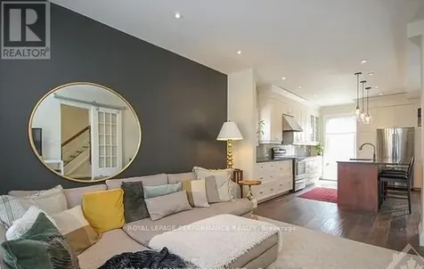 168 Stewart Street West Ottawa ON K1N 6J9