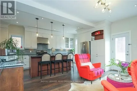 168 Stewart Street West Ottawa ON K1N 6J9