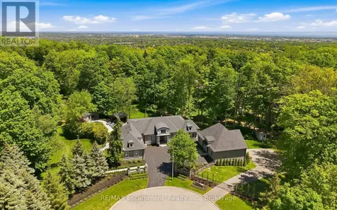 3205 Highpoint Court Burlington ON L7P 0P9