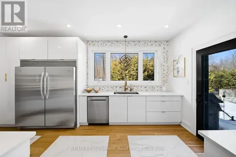 3205 Highpoint Court Burlington ON L7P 0P9