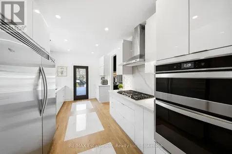 3205 Highpoint Court Burlington ON L7P 0P9