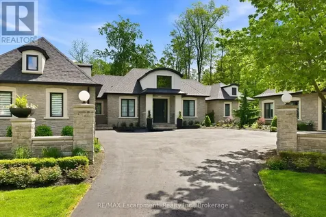 3205 Highpoint Court Burlington ON L7P 0P9