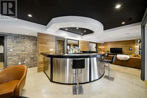 3205 Highpoint Court Burlington ON L7P 0P9