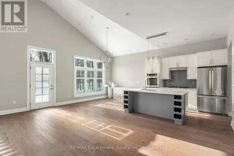 3205 Highpoint Court Burlington ON L7P 0P9