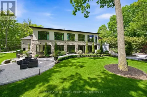 3205 Highpoint Court Burlington ON L7P 0P9
