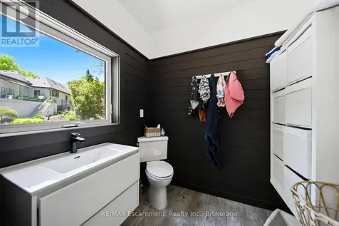 3205 Highpoint Court Burlington ON L7P 0P9