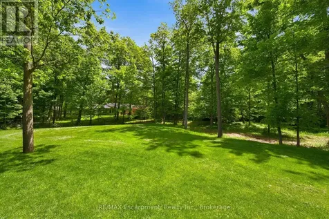 3205 Highpoint Court Burlington ON L7P 0P9