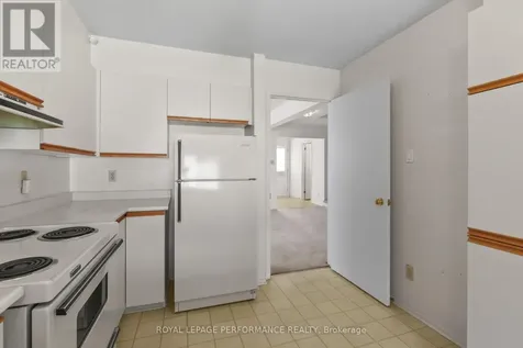 9 Saddle Crescent Ottawa ON K1G 5L4