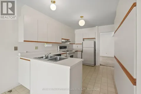 9 Saddle Crescent Ottawa ON K1G 5L4