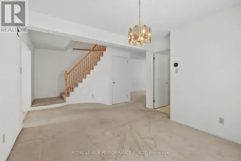 9 Saddle Crescent Ottawa ON K1G 5L4