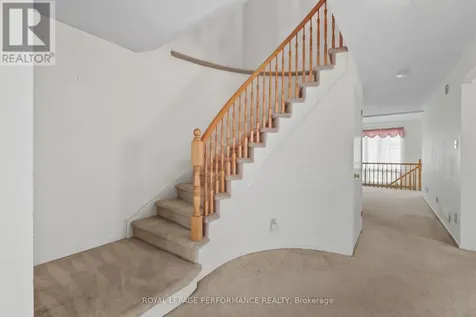 9 Saddle Crescent Ottawa ON K1G 5L4