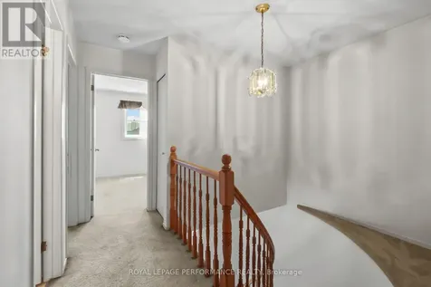 9 Saddle Crescent Ottawa ON K1G 5L4