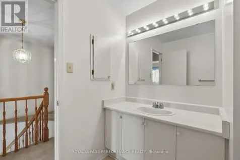 9 Saddle Crescent Ottawa ON K1G 5L4