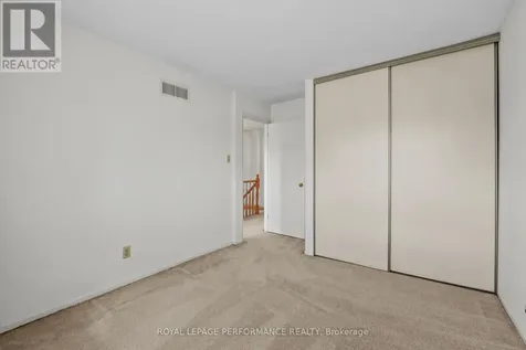 9 Saddle Crescent Ottawa ON K1G 5L4